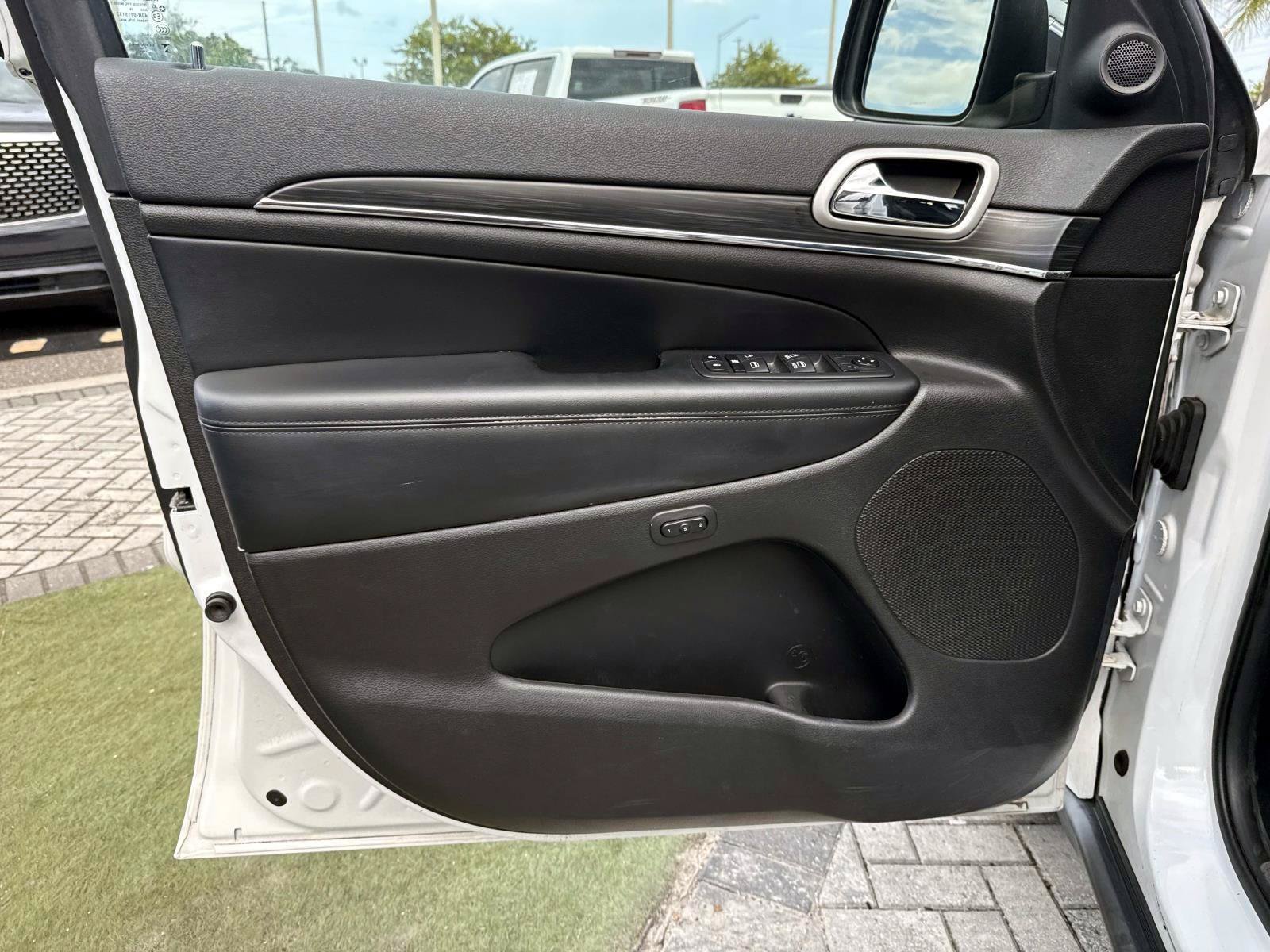 Used 2020 Bright White Clearcoat Jeep Limited image 17