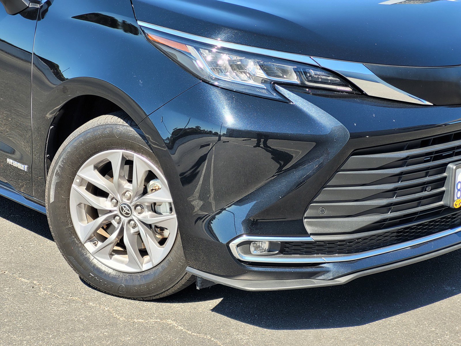 Used 2021  Toyota XLE image 9