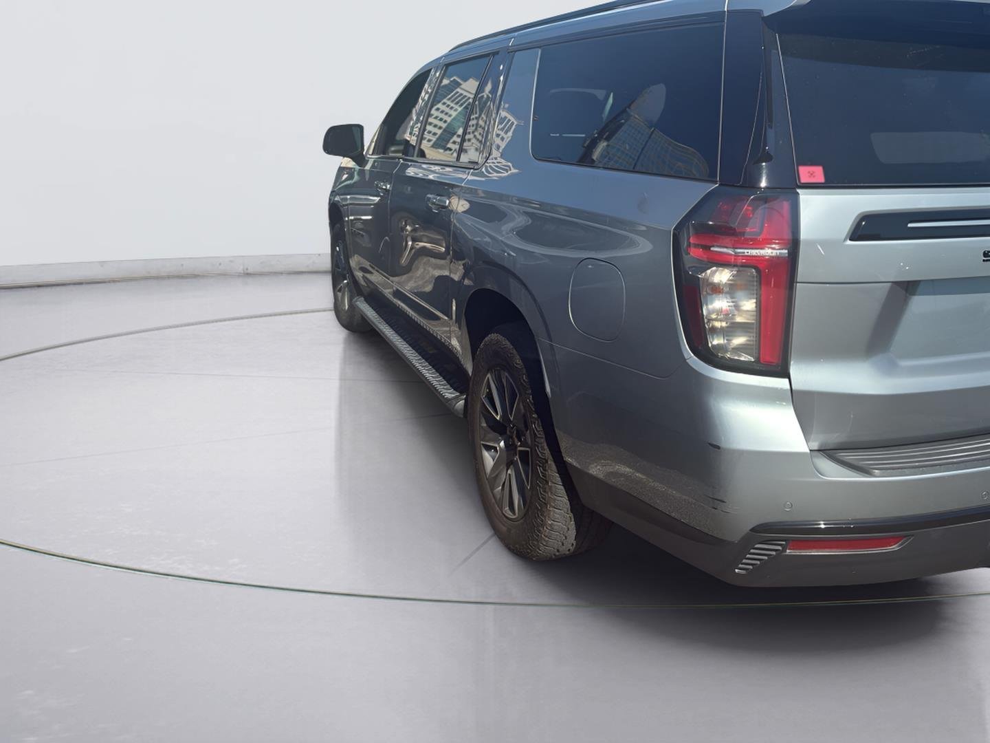 2024 Chevrolet Suburban photo 5 of 5