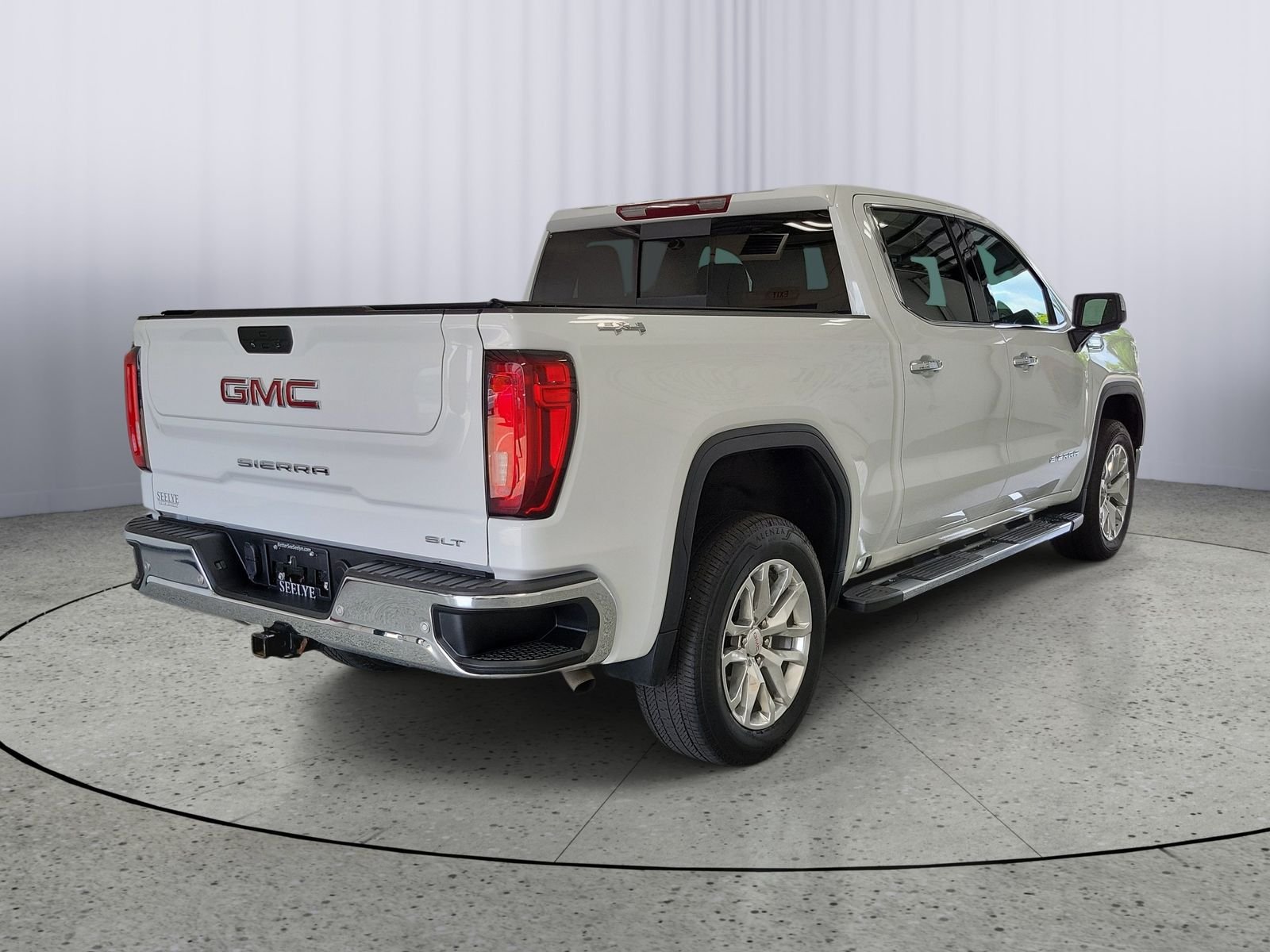 Used 2022 White GMC SLT image 2