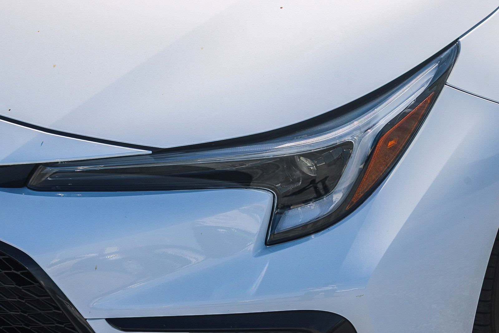 Used 2025 Ice Cap Toyota SE image 4