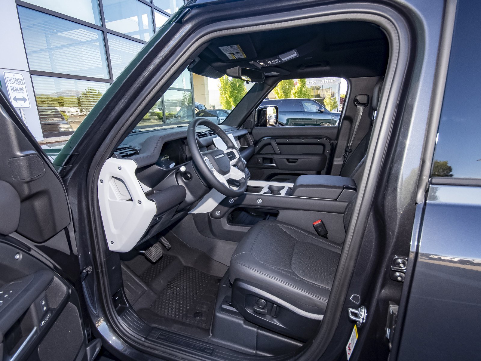 New 2026 Carpathian Grey Land Rover X-Dynamic SE image 53