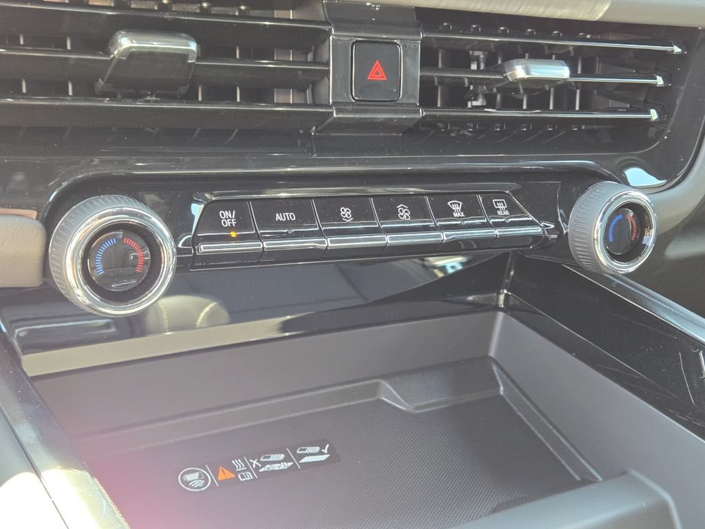 2026 Chevrolet Suburban Premier - Photo 15
