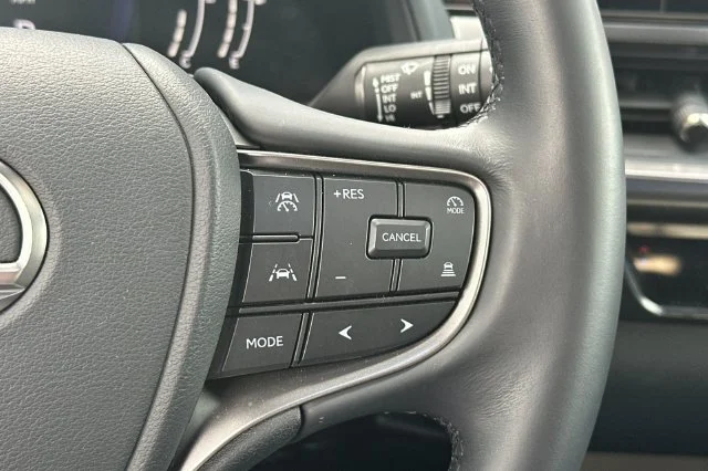 Certified Used 2025 White Lexus 300h image 29