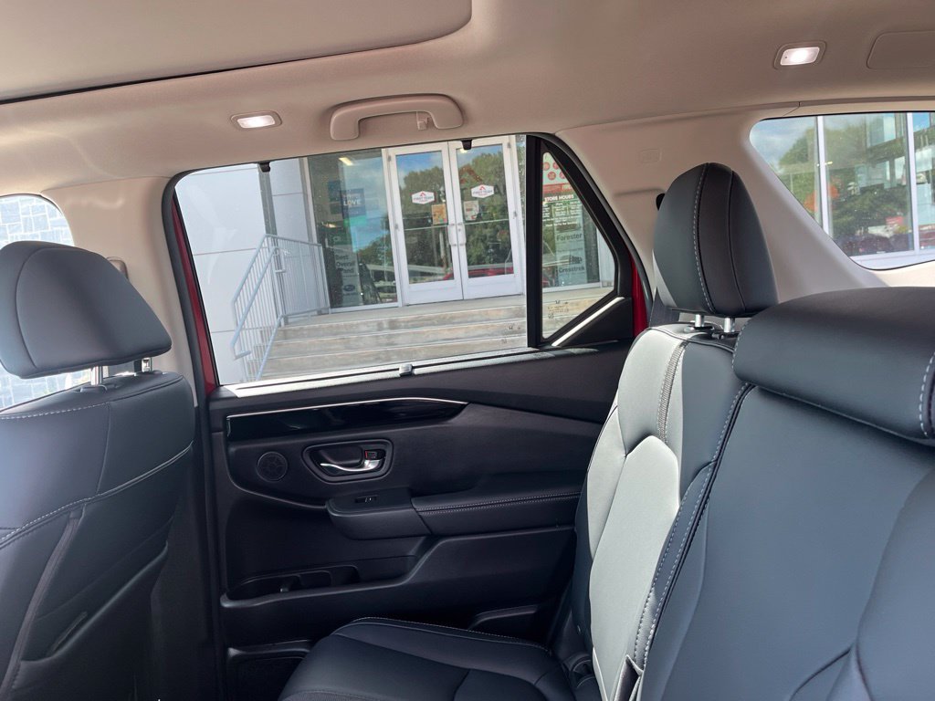 Used 2025 Red Honda Touring image 11