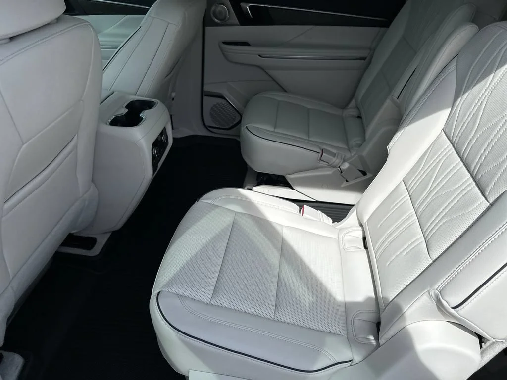New 2027 Iridescent White Tricoat Buick Avenir image 35