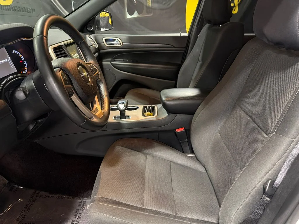 Used 2015 Bright White Clearcoat Jeep Laredo image 13