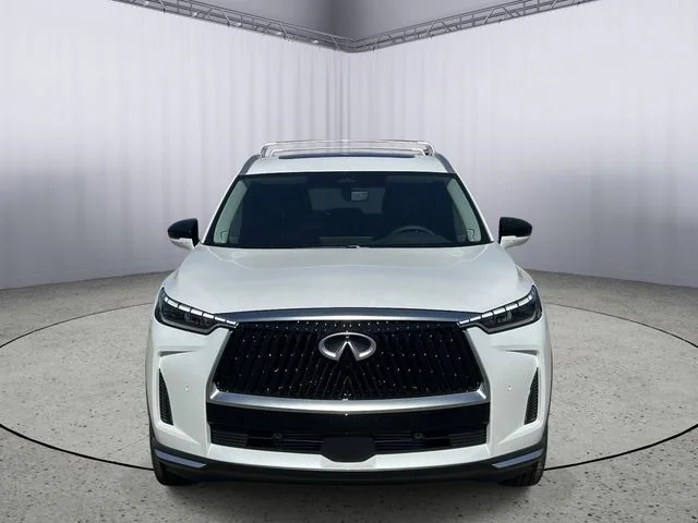 New 2027 RADIANT WHITE INFINITI Luxe FWD image 4