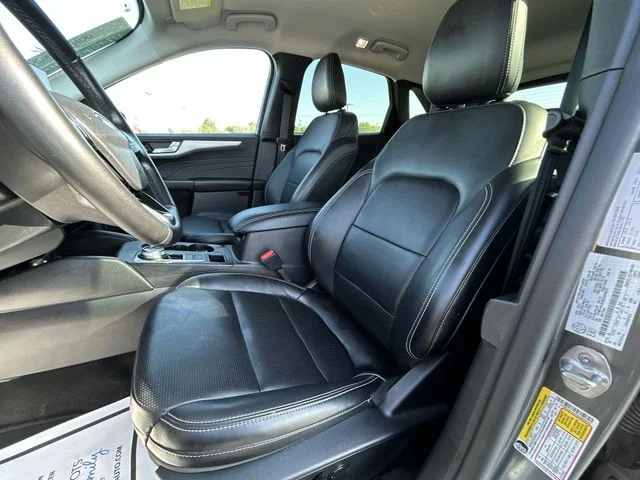 Used 2025  Ford Platinum image 17
