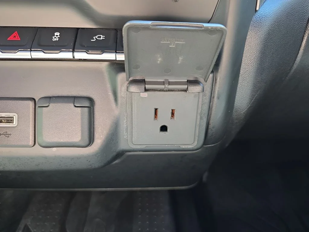 Used 2022 White Chevrolet Custom image 31