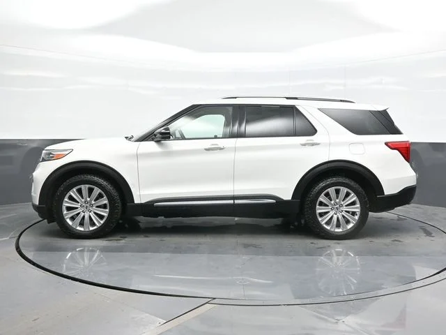 Used 2021 White Ford Limited image 4