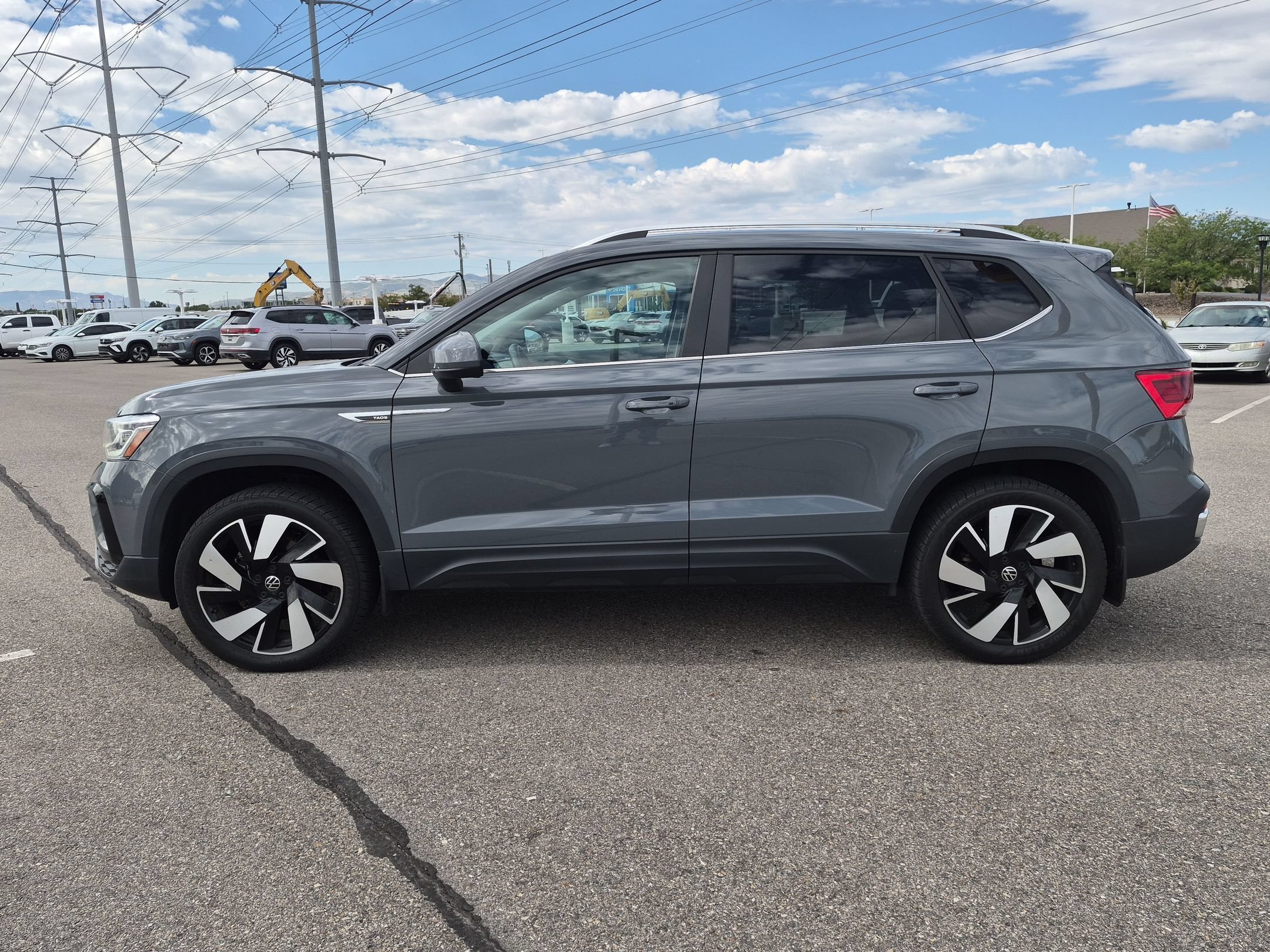 Used 2024 Gray Volkswagen SEL image 7