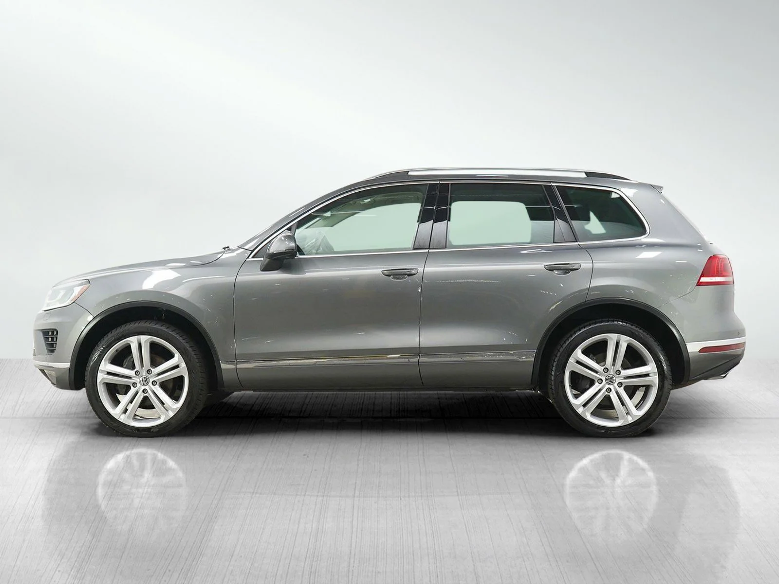Used 2017 Volkswagen Touareg Executive with VIN WVGGF7BP4HD002933 for sale in Wayzata, Minnesota