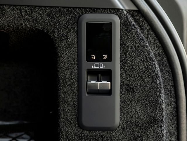 New 2026 Fuji White Land Rover SE image 29