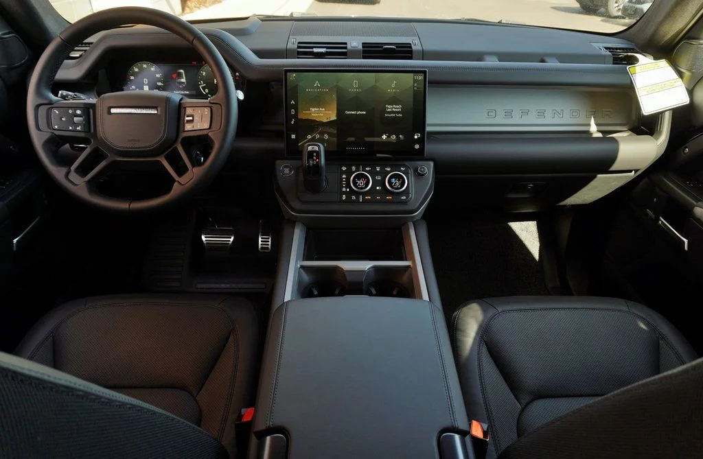 New 2026 Santorini Black Land Rover V8 image 10