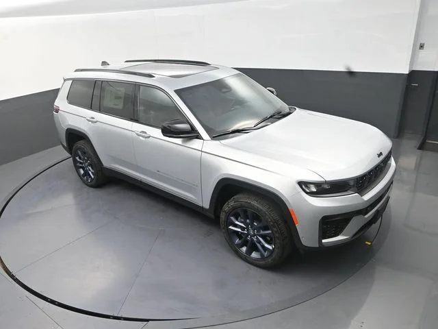 New 2026 Silver Zynith Exterior Paint Jeep Limited image 11