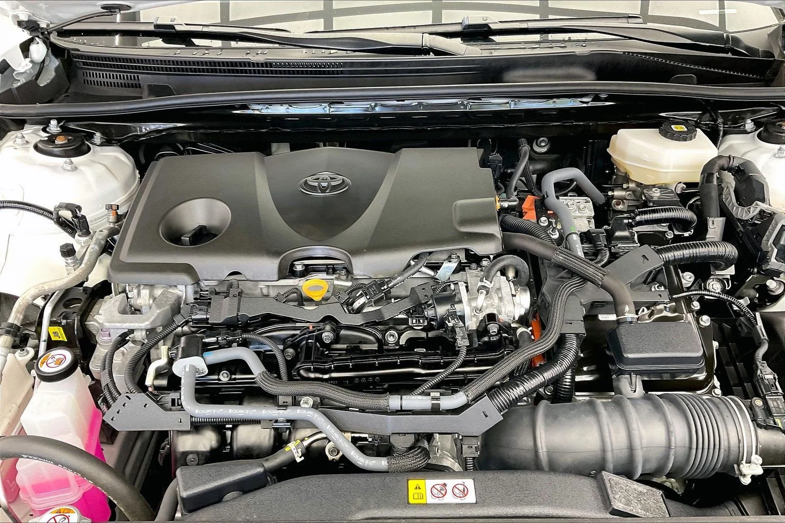Used 2025 Ice Cap Toyota LE image 9