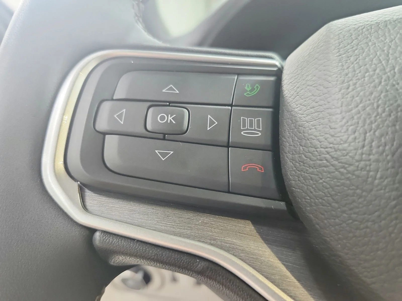 Used 2025 Bright White Clearcoat Jeep Base image 25