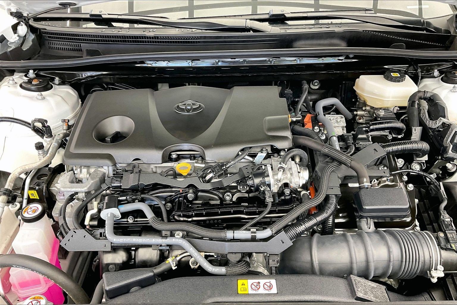 Used 2025 Ice Cap Toyota LE image 9