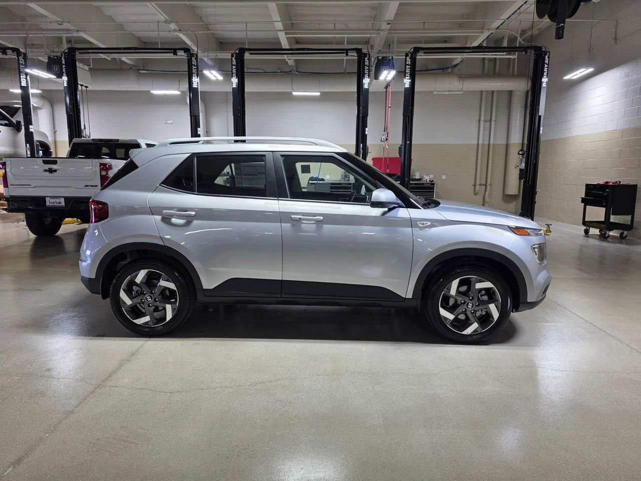 New 2026 Shimmering Silver Hyundai SEL image 8