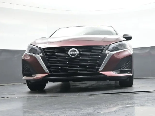 Used 2025 Red Nissan 2.5 SV image 37