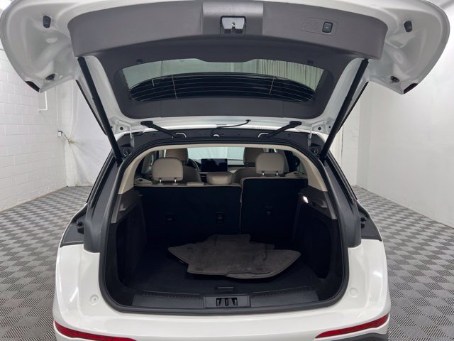 Used 2023 White Lincoln Standard image 8