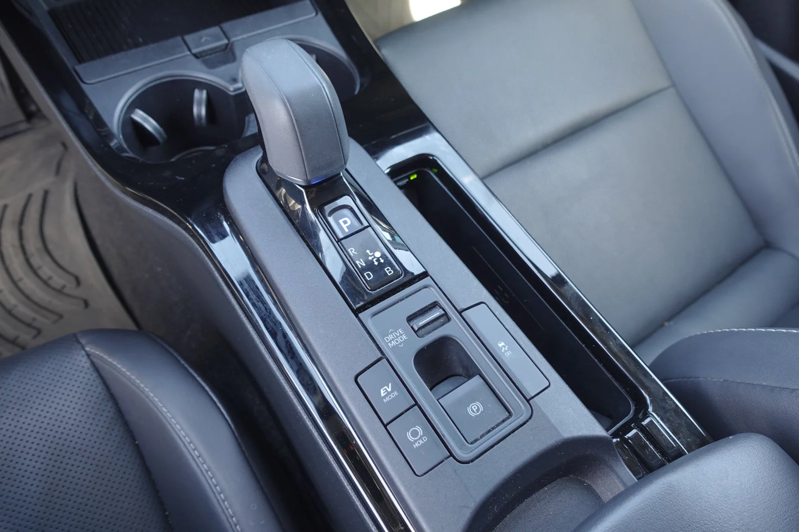 Used 2023 Wind Chill Pearl Toyota Limited image 21