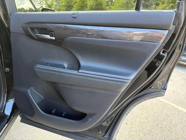 Used 2021 Black Toyota Hybrid Platinum image 16