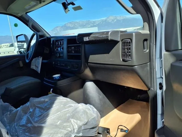 New 2025 Summit White GMC 1WT image 5