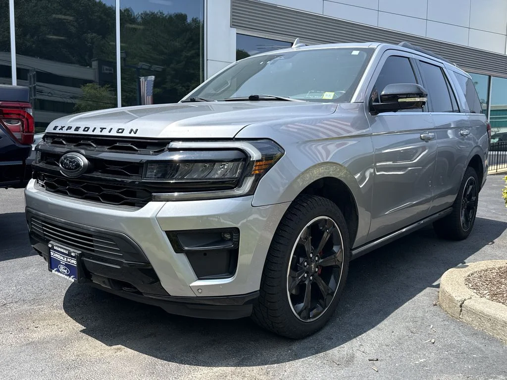Used 2022 Silver Metallic Ford Limited image 7