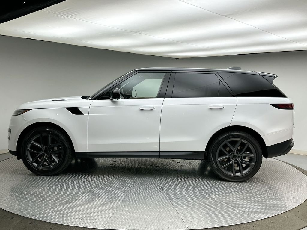 New 2026 Fuji White Land Rover SE image 2