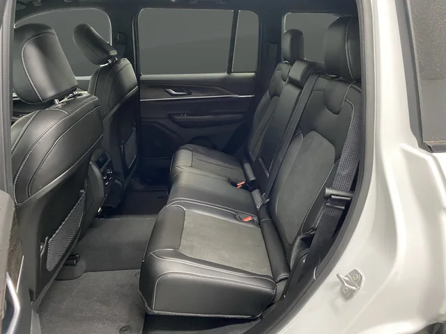New 2026 Bright White Clear-Coat Exterior Paint Jeep Altitude image 32