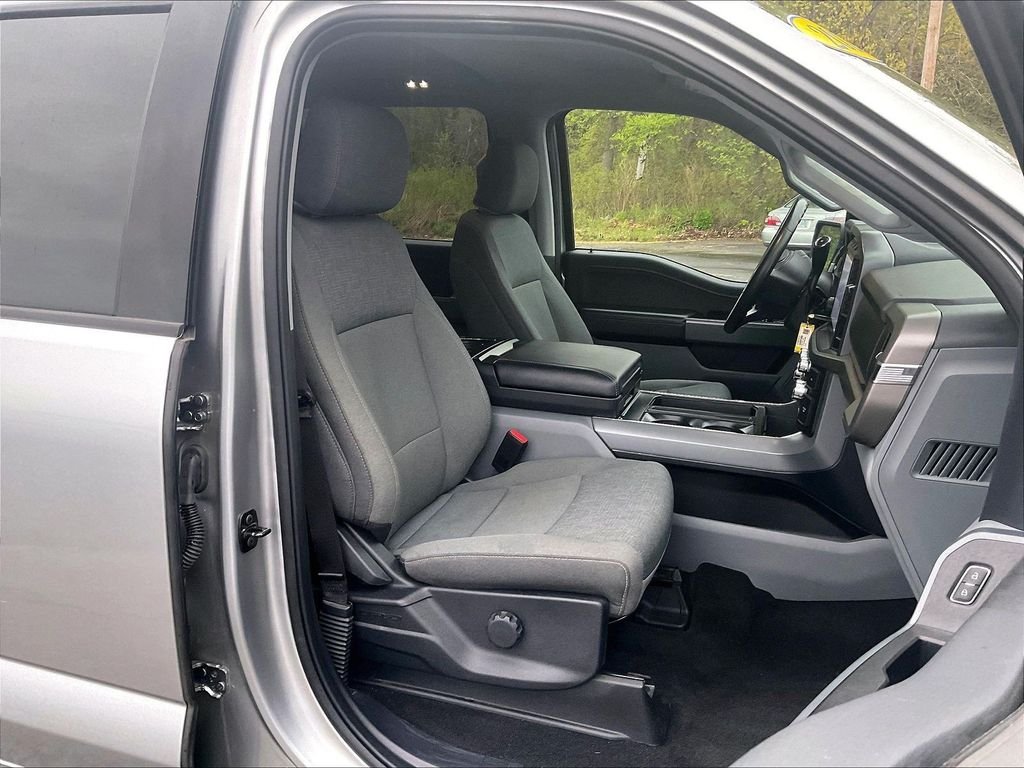 Used 2024 Silver Ford XLT image 11