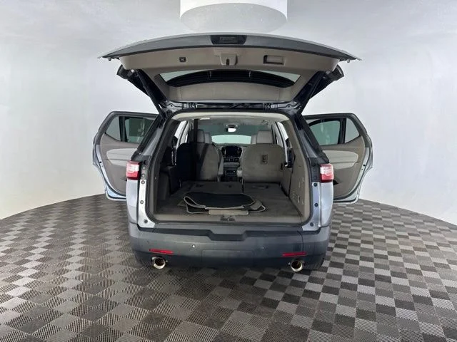 Used 2019 Gray Chevrolet 3LT image 18