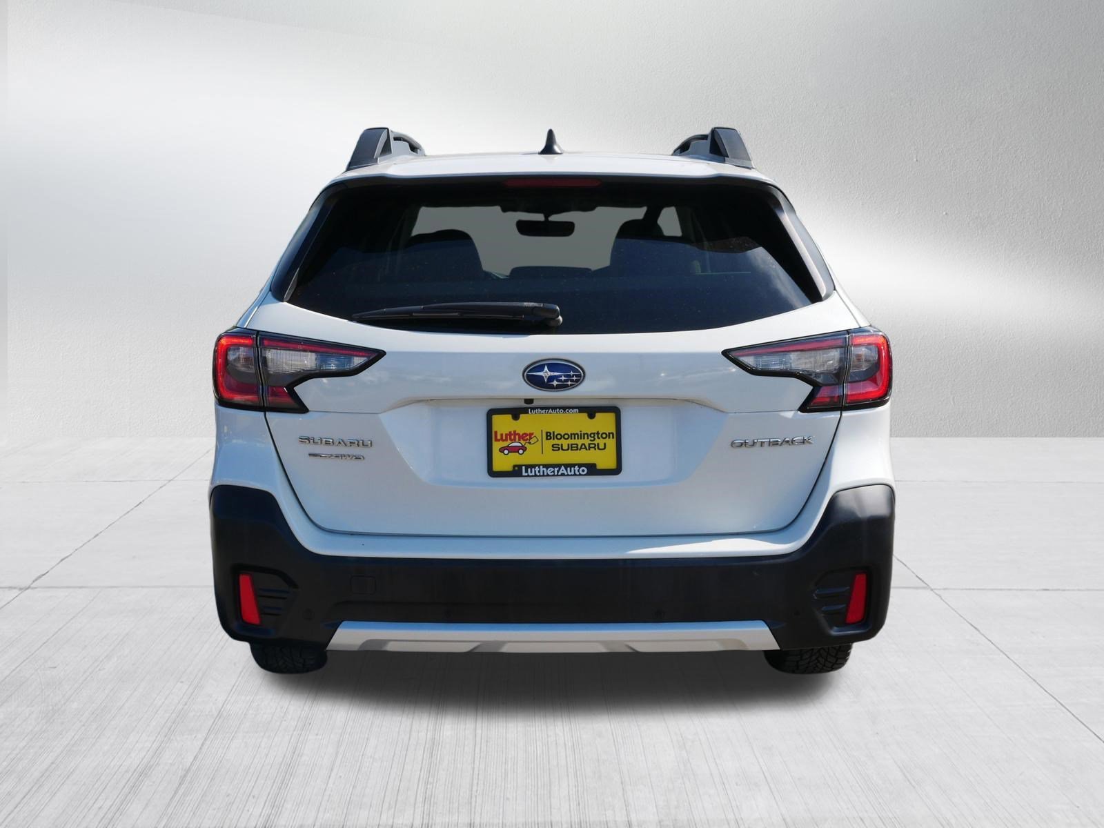 Used 2021 Crystal White Pearl Subaru Limited image 5