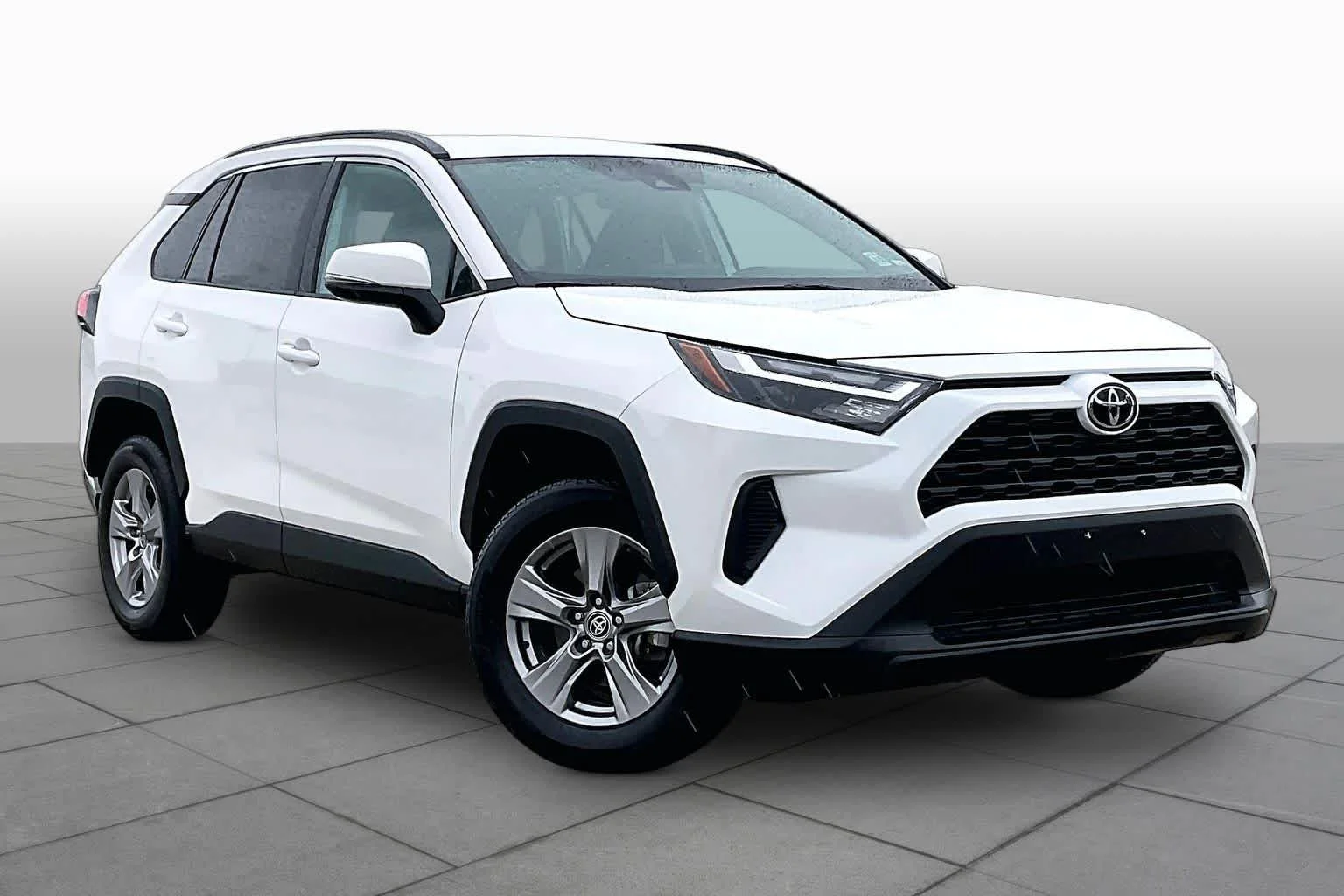 Used 2025 Ice Cap Toyota XLE image 3