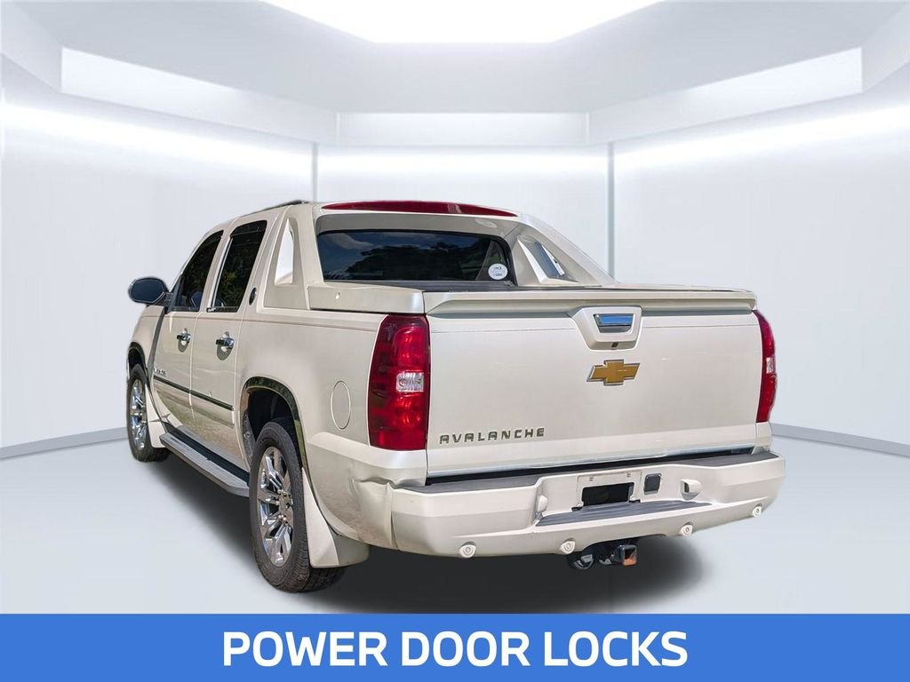 Used 2013 White Diamond Clearcoat Chevrolet LTZ image 4