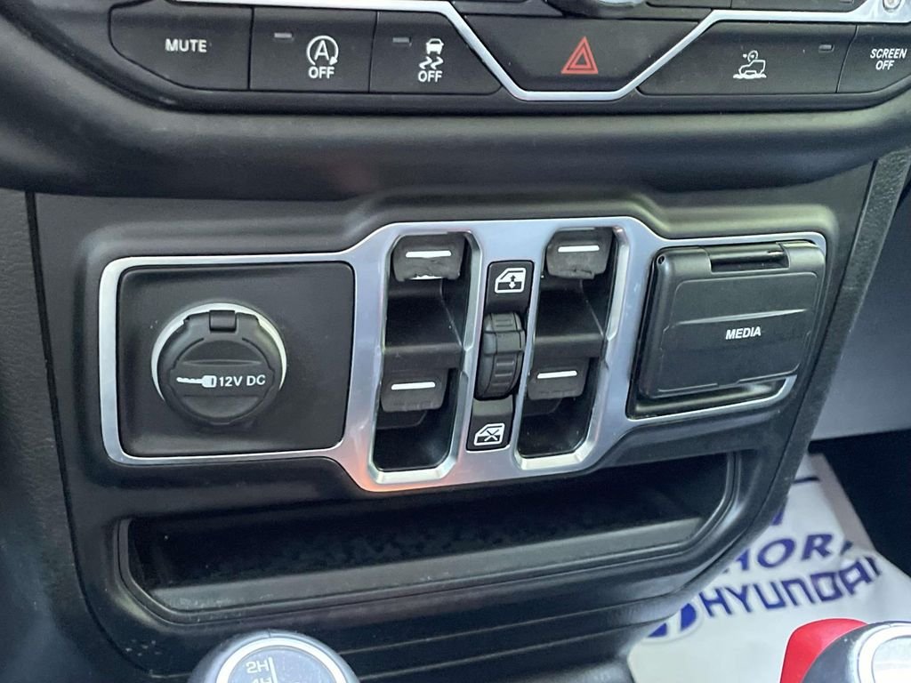 Used 2021 White Jeep Unlimited Sahara Altitude image 27