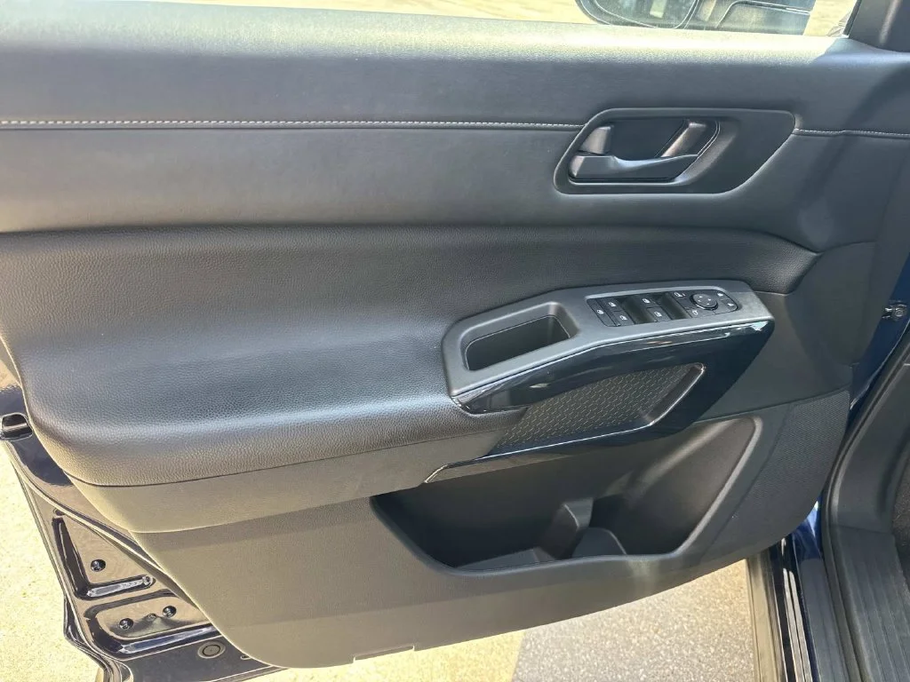 Used 2025 Blue Nissan SV image 29