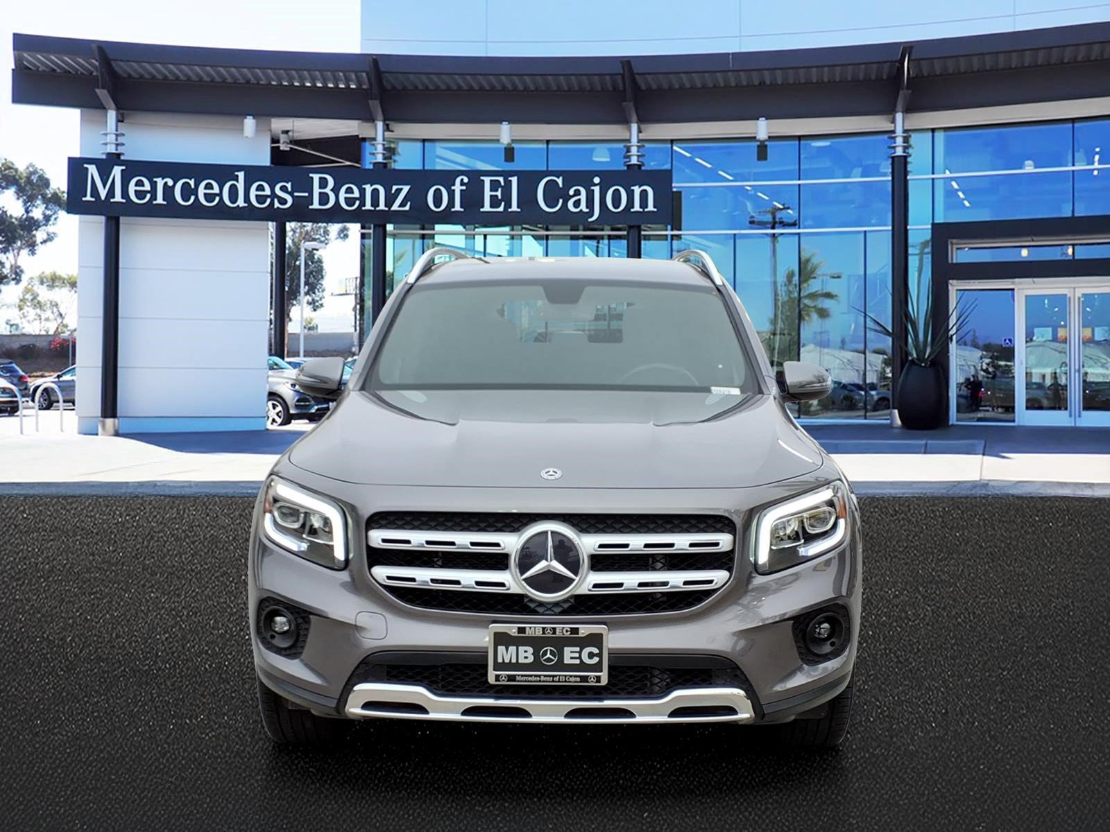 Used 2020 Mountain Gray Metallic Mercedes-Benz GLB250W image 2