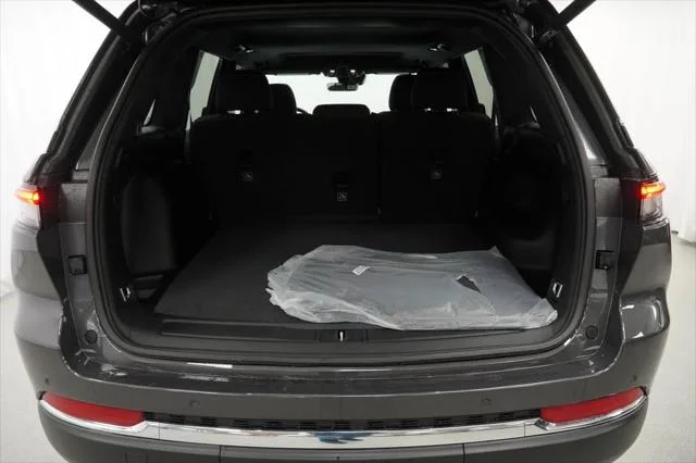 New 2026 Baltic Gray Metallic Clear-Coat Exterior Paint Jeep Laredo X image 30