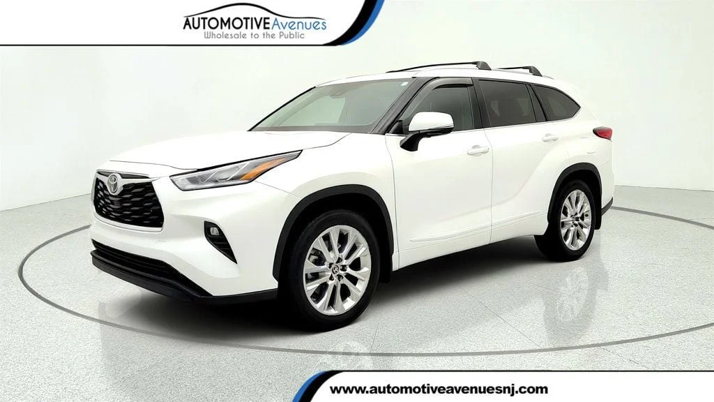 2023 Toyota Highlander Limited AWD's photo