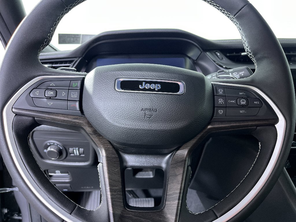 New 2026 Baltic Gray Metallic Clear-Coat Exterior Paint Jeep Laredo Altitude image 24