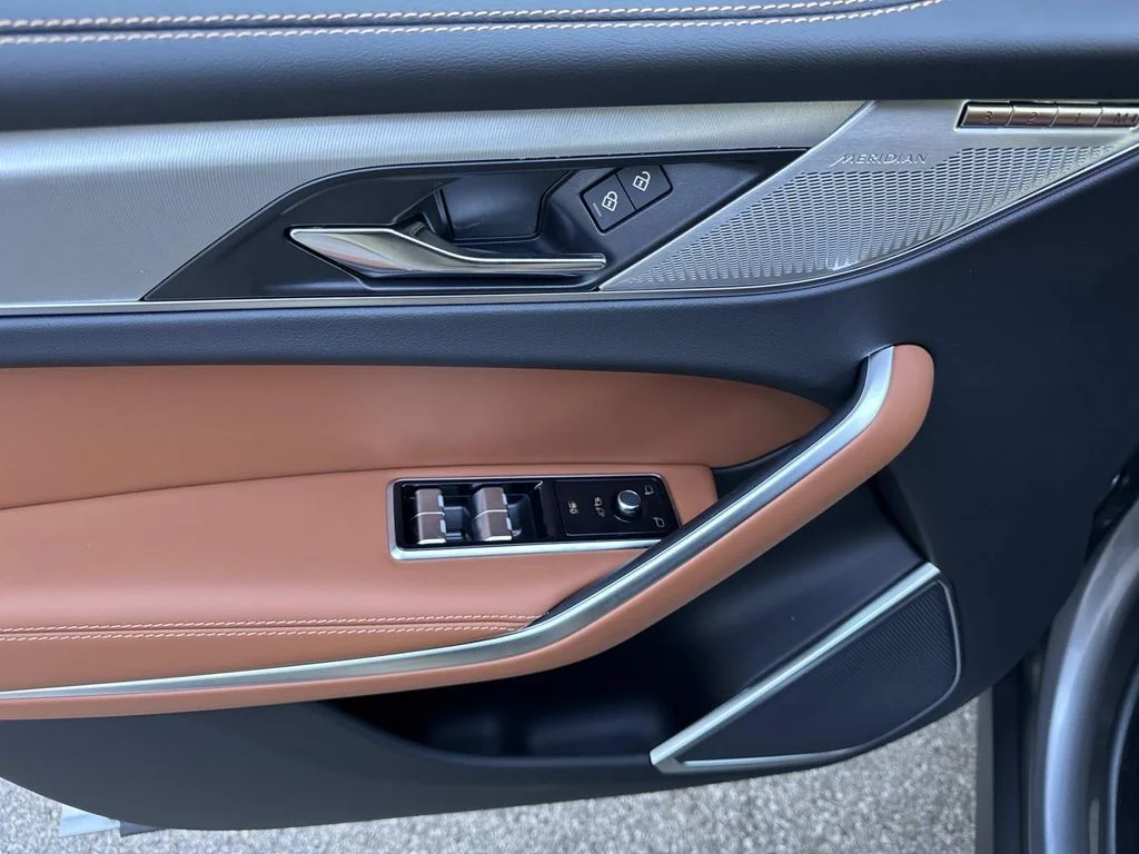 2026 Jaguar F-Pace R-Dynamic S - Photo 18