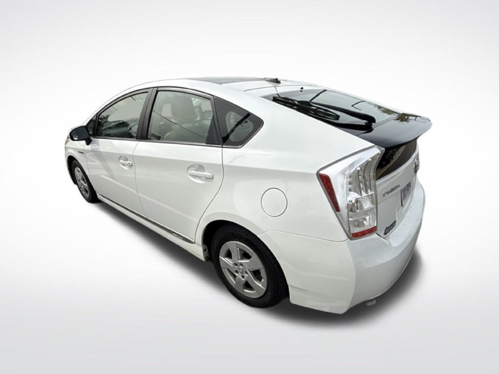 Used 2010 White Toyota II image 4
