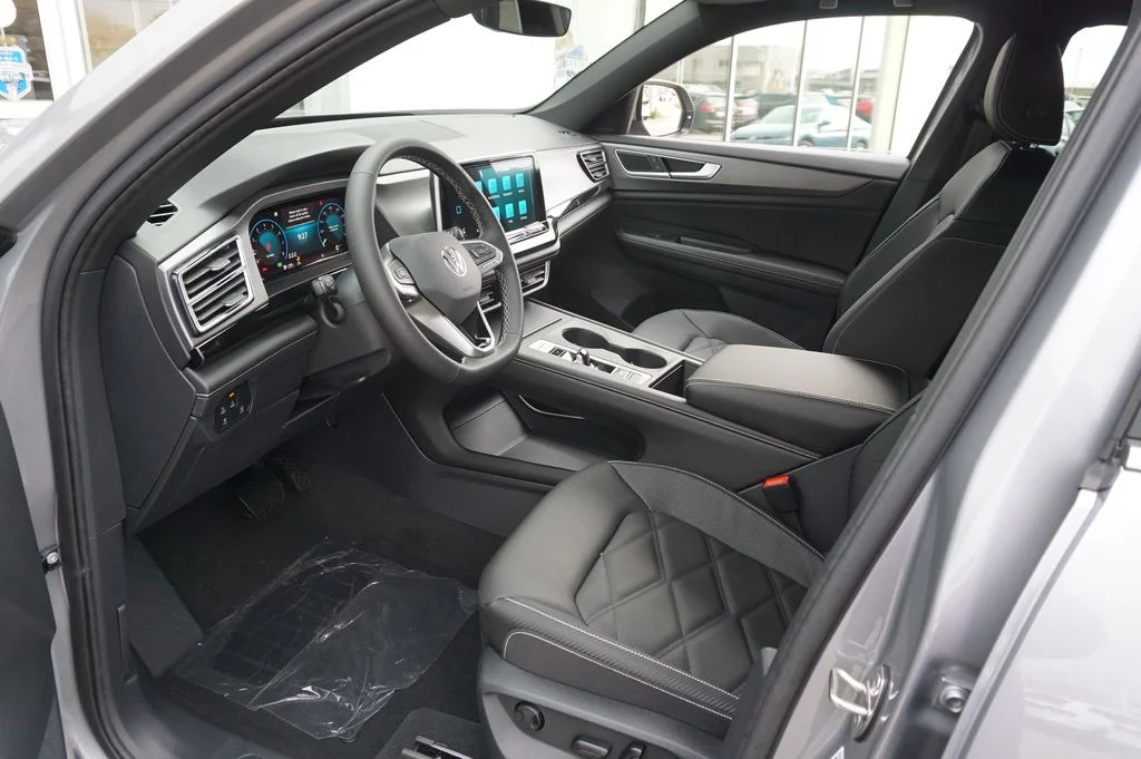 New 2026 Silver Volkswagen 2.0T SE image 9