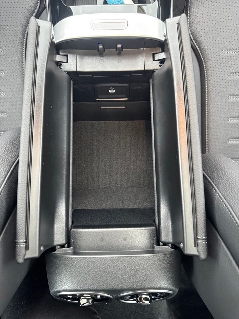 New 2026 MANUFAKTUR Alpine Grey Mercedes-Benz C 300 image 17