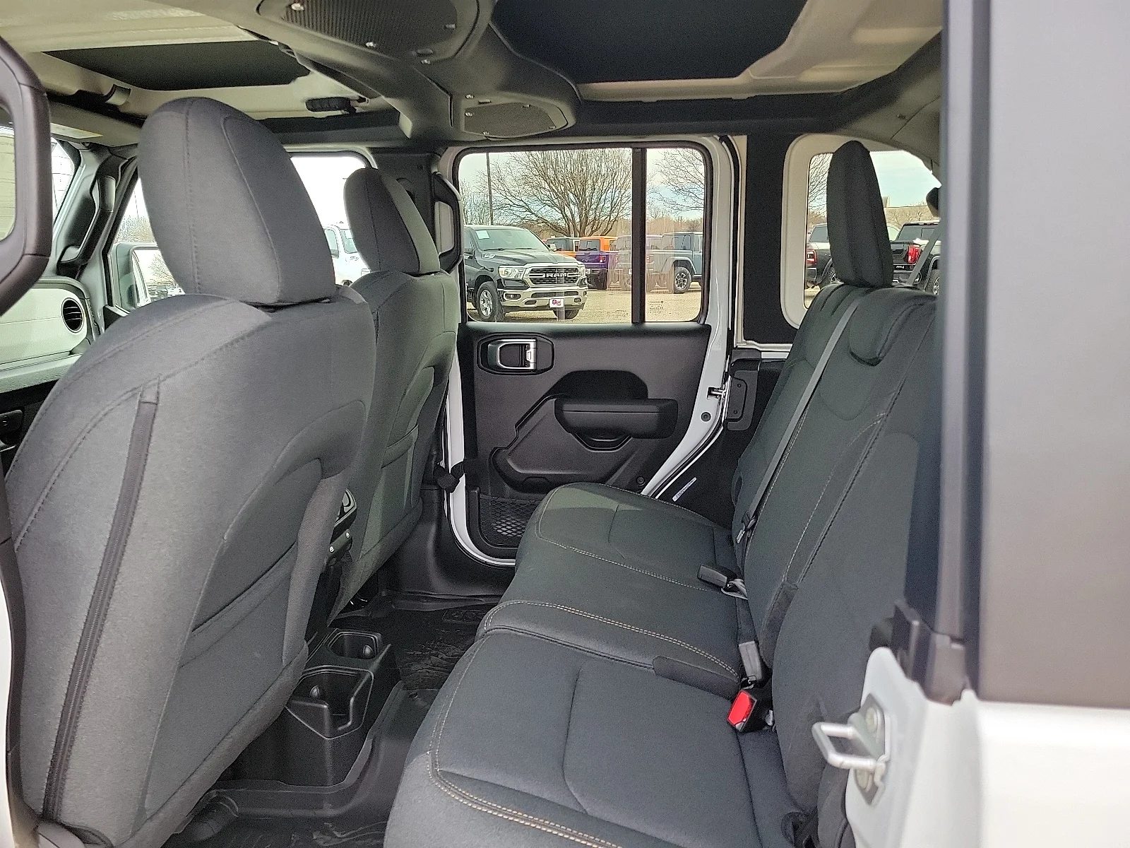 New 2026 PW7 Bright Whit Jeep 4-DOOR WILLYS image 10