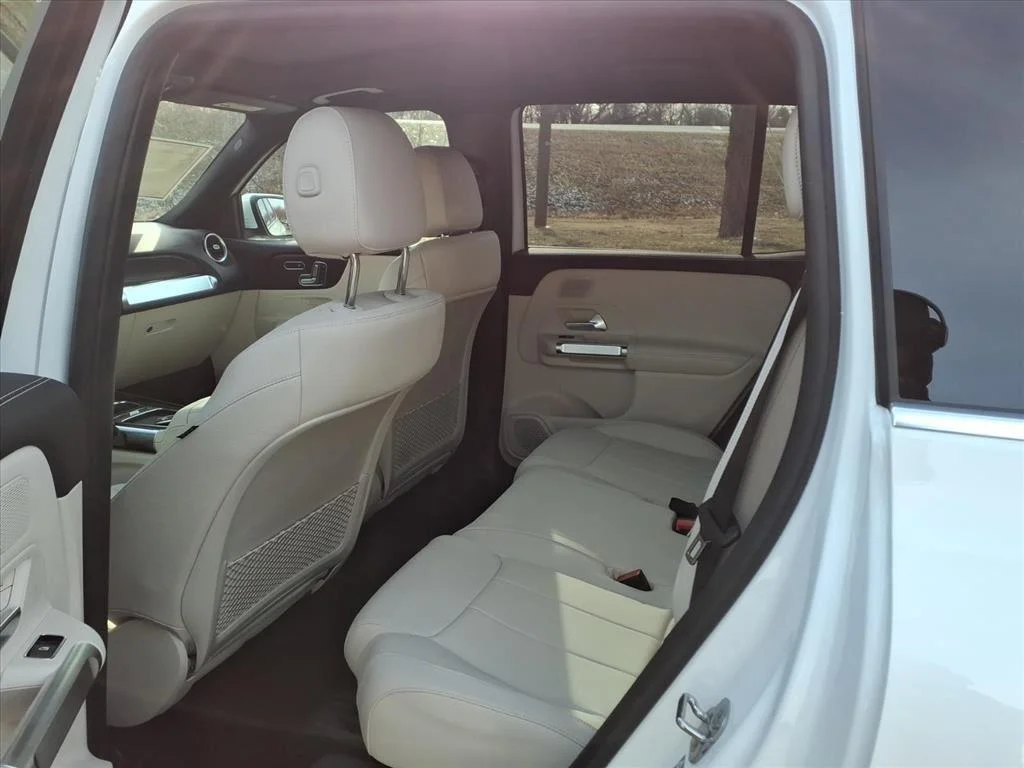 New 2026 Polar White Mercedes-Benz GLB 250 image 24
