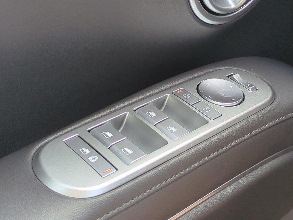 New 2027 Black Hyundai SEL FWD image 34